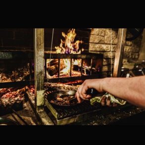 Carte-cadeau Maison Boire devant le feu de la cuisine sur braise